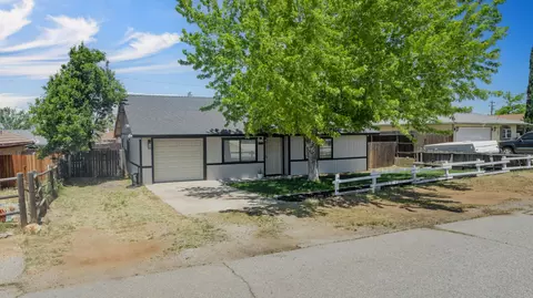Exterior - 20413 El Porto Ct, Tehachapi, CA 93561 photo 9 of 9