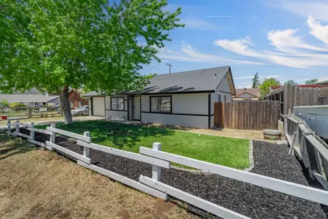 Exterior - 20413 El Porto Ct, Tehachapi, CA 93561 photo 1 of 9