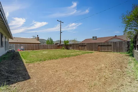 Exterior - 20413 El Porto Ct, Tehachapi, CA 93561 photo 6 of 9