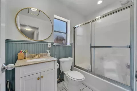 Bath - 20413 El Porto Ct, Tehachapi, CA 93561 photo 2 of 2