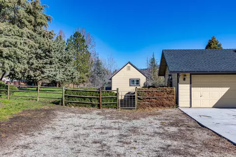29911 Caddy Ln, Tehachapi, CA 93561 photo 4