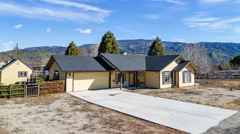 29911 Caddy Ln, Tehachapi, CA 93561 photo 2