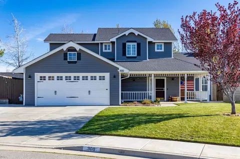300 Peach Blossom Ln, Tehachapi, CA 93561 photo 2
