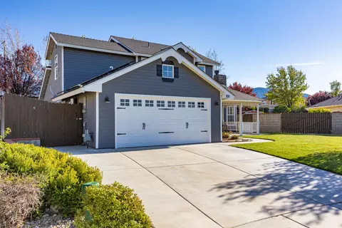 300 Peach Blossom Ln, Tehachapi, CA 93561 photo 4