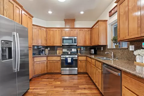 300 Peach Blossom Ln, Tehachapi, CA 93561 photo 13