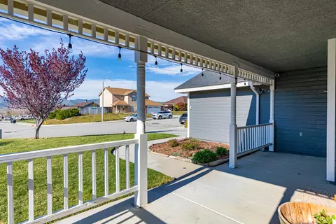 300 Peach Blossom Ln, Tehachapi, CA 93561 photo 6