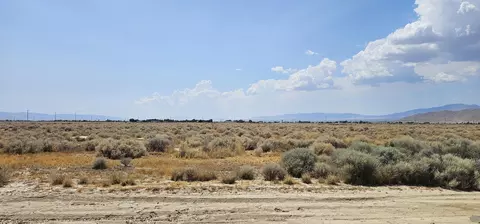 50 Th St W Sue Ave, Rosamond, CA 93560