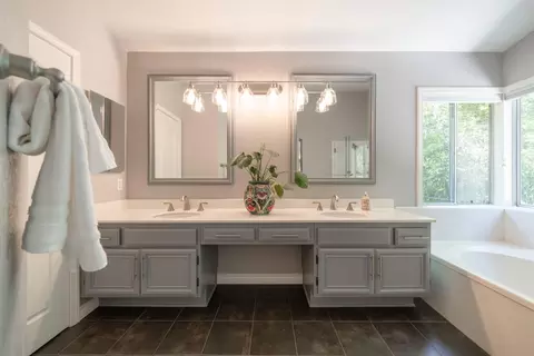 Bath - 36745 Copper Ln, Palmdale, CA 93550 photo 2 of 5