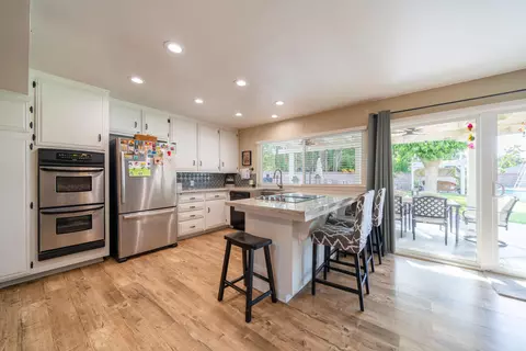 Kitchen - 2532 Key Ct, Lancaster, CA 93536 photo 4 of 5