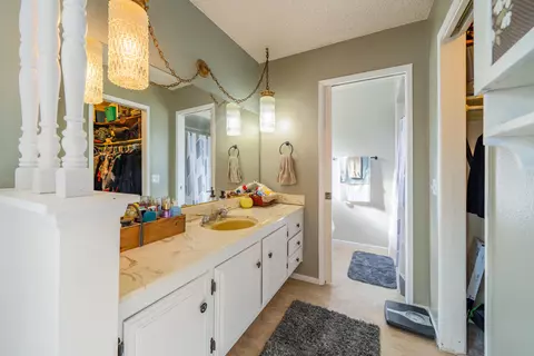 Bath - 2532 Key Ct, Lancaster, CA 93536 photo 3 of 3