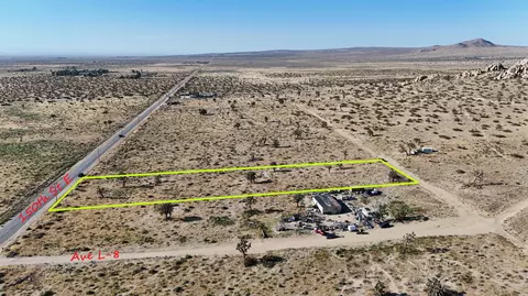 150 Ste Ave, Lancaster, CA 93535 photo 2