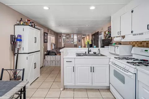 45800 Challenger Way #201, Lancaster, CA 93535 photo 12