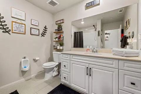 Bath - 2041 Lingard St E, Lancaster, CA 93535 photo 2 of 2