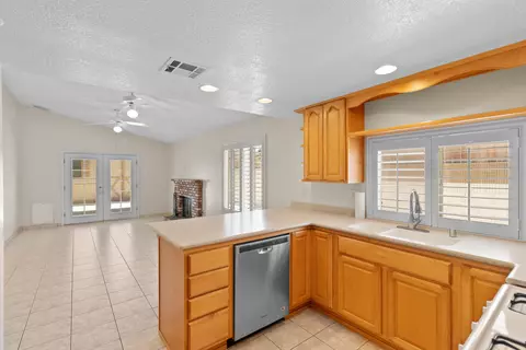 44232 Olympus Dr, Lancaster, CA 93536 photo 19