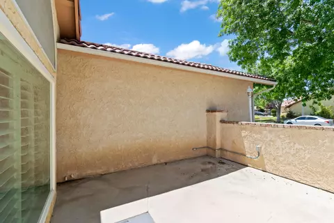44232 Olympus Dr, Lancaster, CA 93536 photo 4