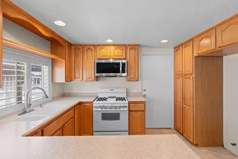 44232 Olympus Dr, Lancaster, CA 93536 photo 21