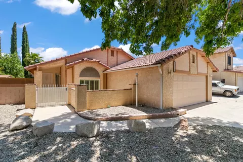 44232 Olympus Dr, Lancaster, CA 93536 photo 2