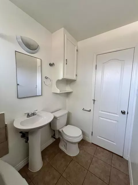Bath - 45308 10th St W, Lancaster, CA 93534 photo 1 of 2