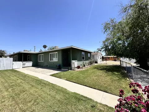 Exterior - 45308 10th St W, Lancaster, CA 93534 photo 5 of 14