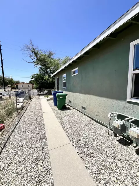 Exterior - 45308 10th St W, Lancaster, CA 93534 photo 7 of 14