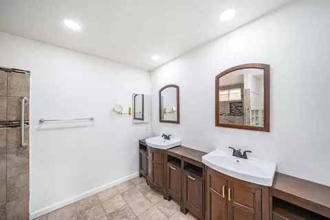 Bath - 1405 Stanford Way N, Upland, CA 91786 photo 2 of 3