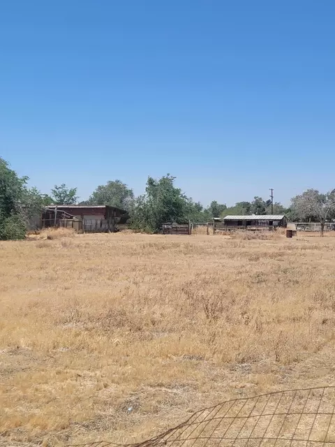 Ave R8 E, Palmdale, CA 93550 photo 4