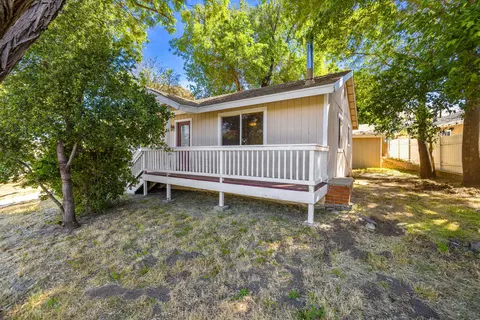 42628 Ranch Club Rd, Lake Hughes, CA 93532