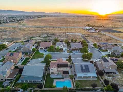View/Area - 44520 Chaparral Dr, Lancaster, CA 93536 photo 3 of 4