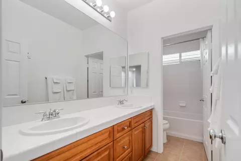 Bath - 44520 Chaparral Dr, Lancaster, CA 93536 photo 5 of 5