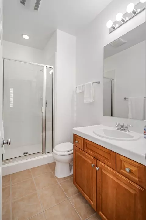 Bath - 44520 Chaparral Dr, Lancaster, CA 93536 photo 4 of 5