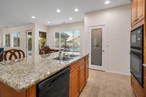 Kitchen - 44520 Chaparral Dr, Lancaster, CA 93536 photo 4 of 4