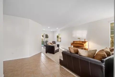 Entry Way - 44520 Chaparral Dr, Lancaster, CA 93536 photo 2 of 4
