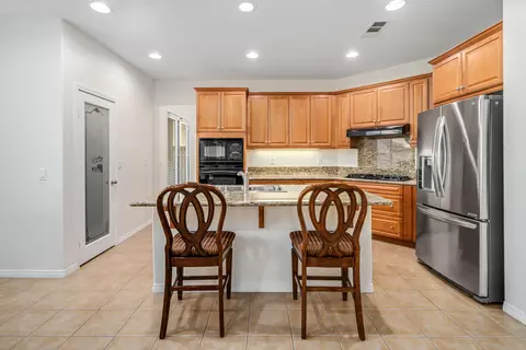 Kitchen - 44520 Chaparral Dr, Lancaster, CA 93536 photo 2 of 4