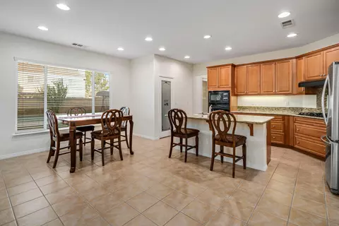 Kitchen - 44520 Chaparral Dr, Lancaster, CA 93536 photo 3 of 4