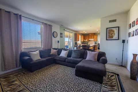 43913 Freer Way, Lancaster, CA 93536 photo 7