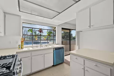 Kitchen - 44412 15th St E #5, Lancaster, CA 93535 photo 3 of 3