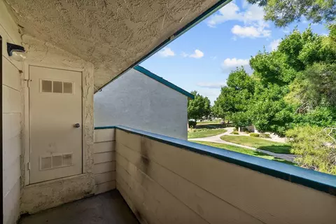 Exterior - 44412 15th St E #5, Lancaster, CA 93535 photo 3 of 4