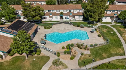 Exterior - 44412 15th St E #5, Lancaster, CA 93535 photo 4 of 4