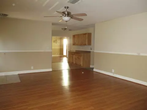 Living - 1028 Veronica Dr, Paso Robles, CA 93446 photo 4 of 6