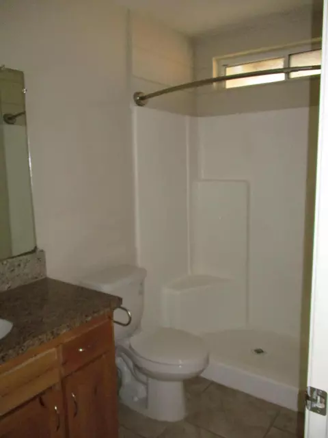 Bath - 1028 Veronica Dr, Paso Robles, CA 93446 photo 2 of 3
