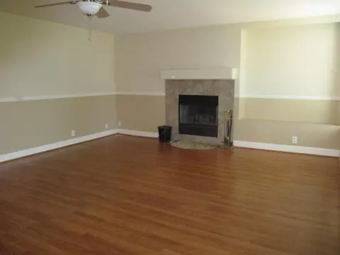 Living - 1028 Veronica Dr, Paso Robles, CA 93446 photo 5 of 6