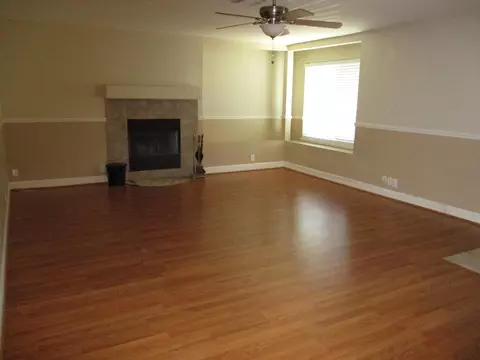 Living - 1028 Veronica Dr, Paso Robles, CA 93446 photo 6 of 6