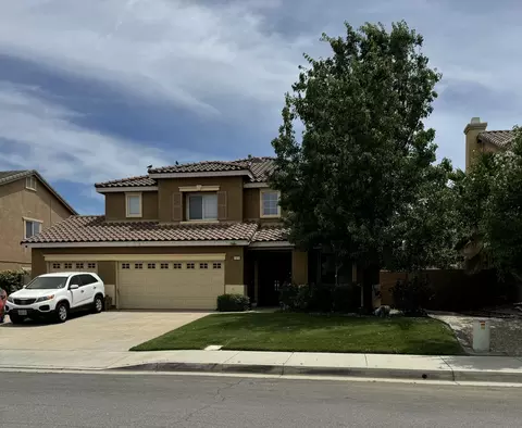 1870 Amargosa Dr, Palmdale, CA 93551