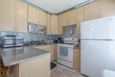 1002 Palm Ave W, Burbank, CA 91506 photo 19