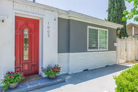 1002 Palm Ave W, Burbank, CA 91506 photo 2