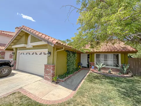 3033 Fairfield Ave, Palmdale, CA 93550