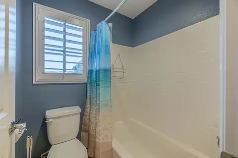 Bath - 6043 Ryans Pl, Lancaster, CA 93536 photo 3 of 3