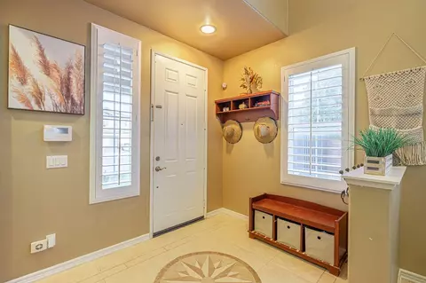 Entry Way - 6043 Ryans Pl, Lancaster, CA 93536 photo 2 of 4