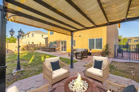 Exterior - 6043 Ryans Pl, Lancaster, CA 93536 photo 8 of 10