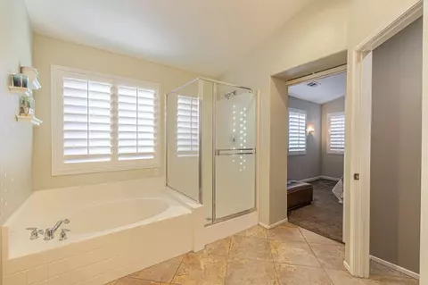 Bath - 6043 Ryans Pl, Lancaster, CA 93536 photo 1 of 3